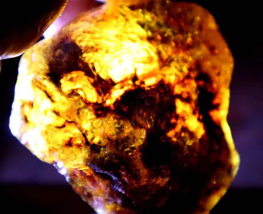 Outstanding Natural Dominican Clear Yellow Blue Amber Rough Specimen 62mm 66g – photo 10