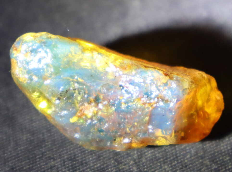 Excellent Natural Dominican Clear Yellow Blue Amber Rough Specimen 40mm 9.6g – photo 8