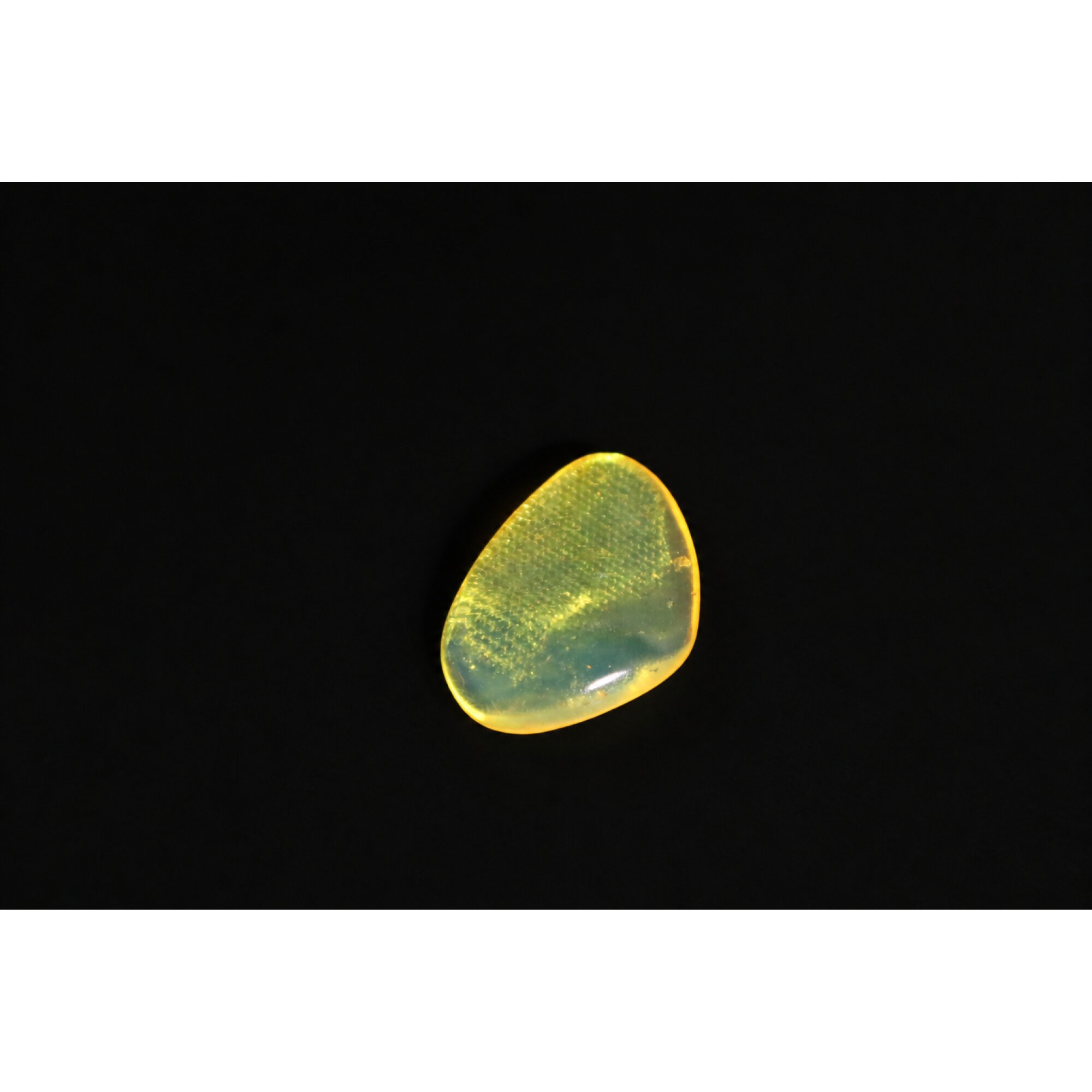 Clear royal blue Natural Dominican Amber freeform Polished Stone 25 mm – photo 2