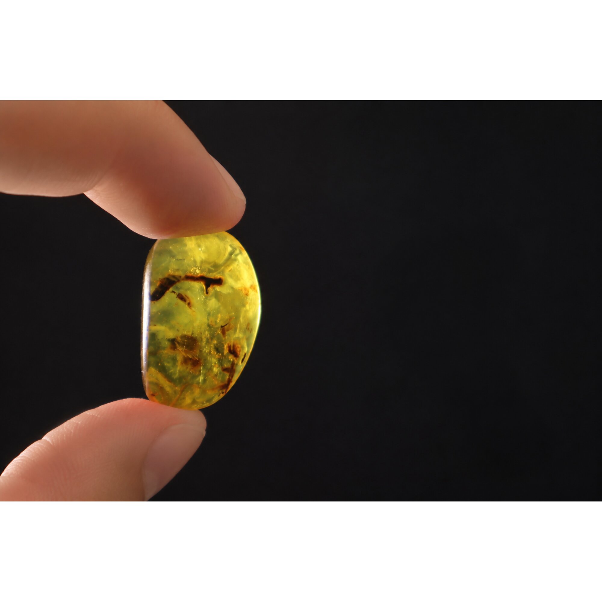 Clear yellow green Natural Dominican Amber teardrop Polished Stone 24 mm – photo 2