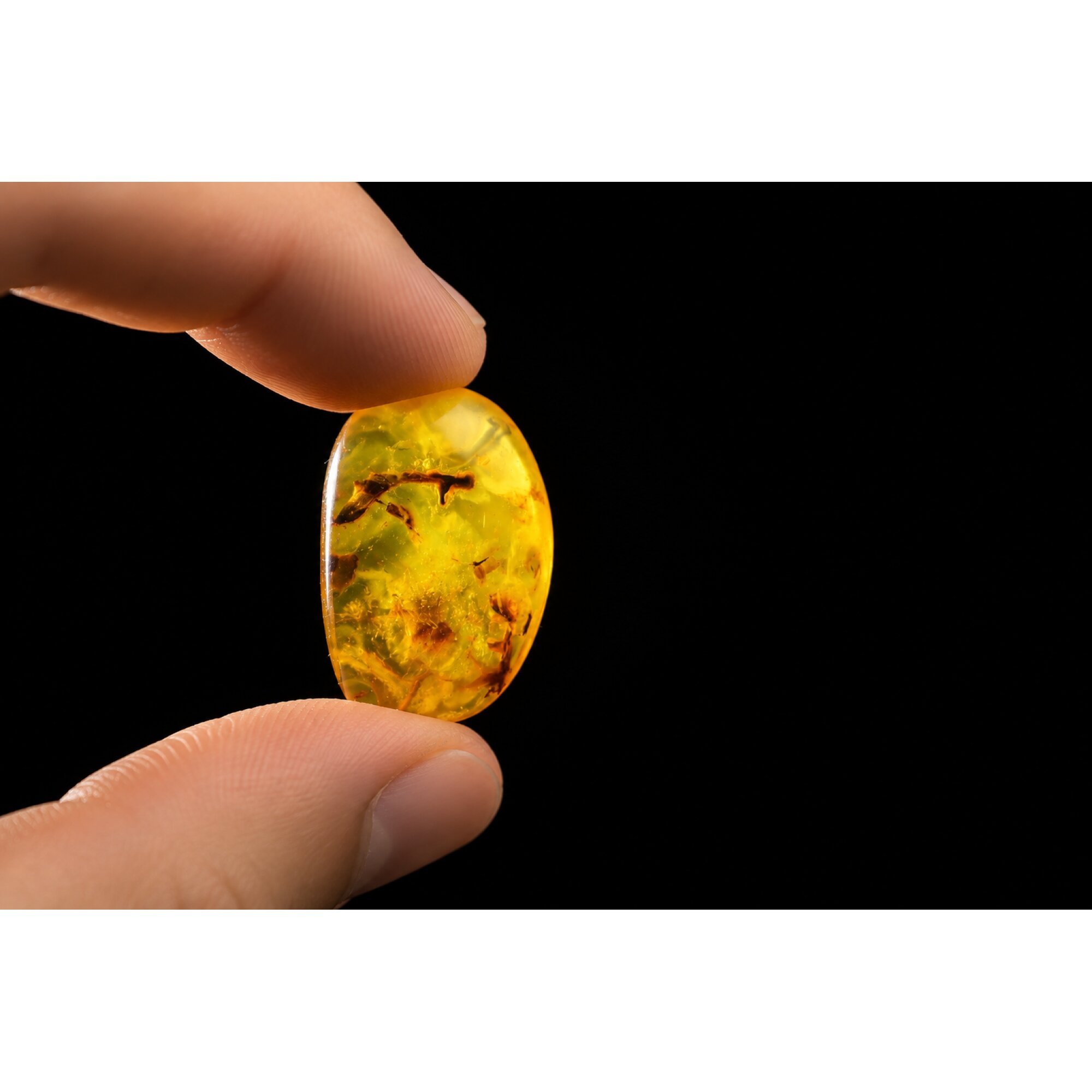Clear yellow green Natural Dominican Amber teardrop Polished Stone 24 mm – photo 4