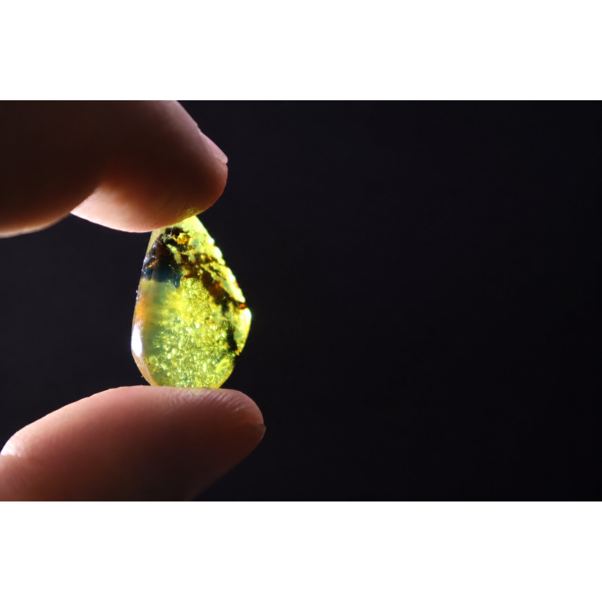 Clear green blue Natural Dominican Amber teardrop Polished Stone 26 mm – photo 5