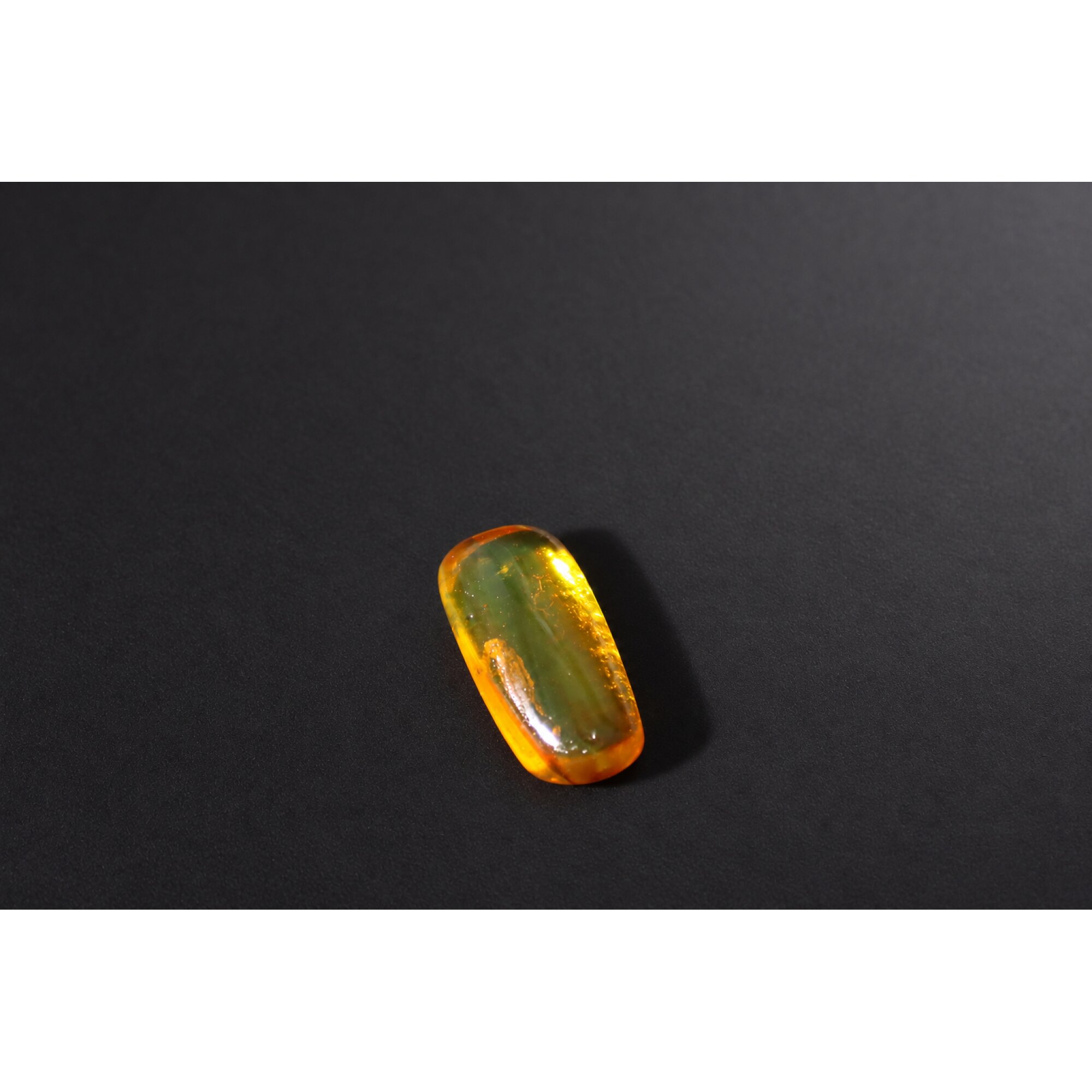 Genuine yellow Dominican amber small rove beetle insect stone 20mm – photo 10