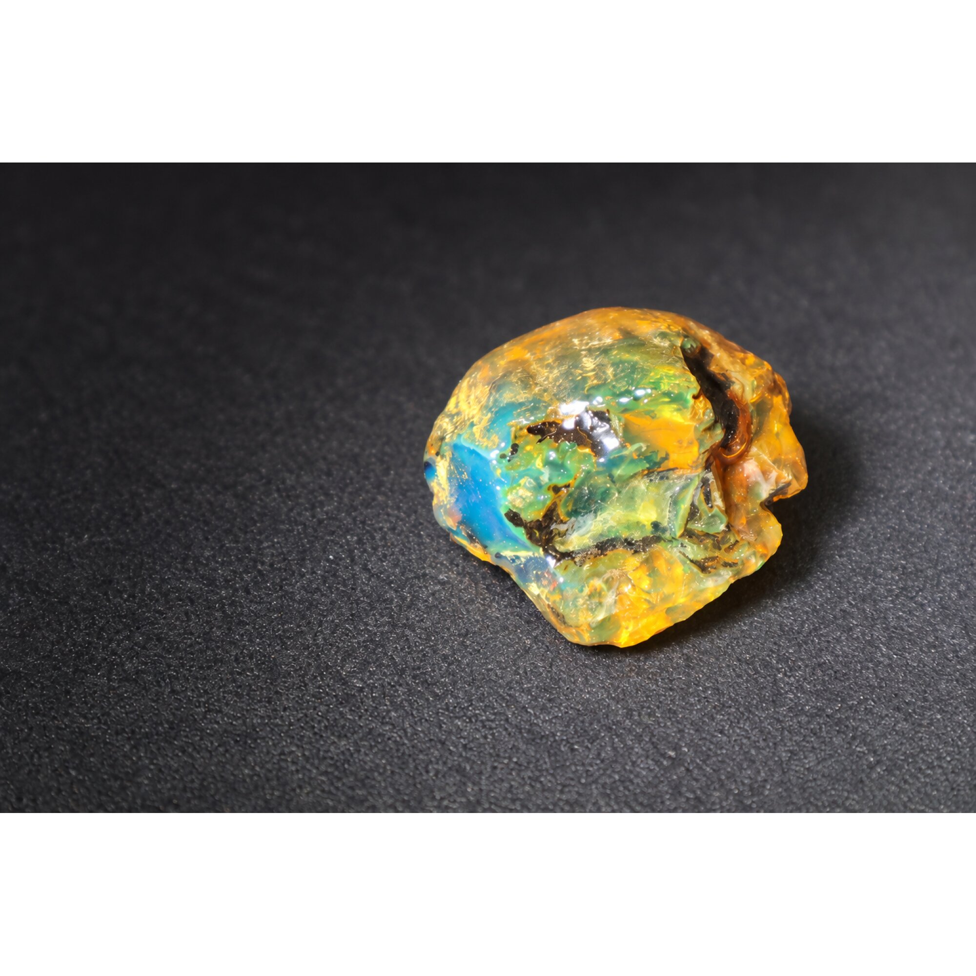 Naturally formed sky blue rough specimen Dominican amber 25mm – photo 11