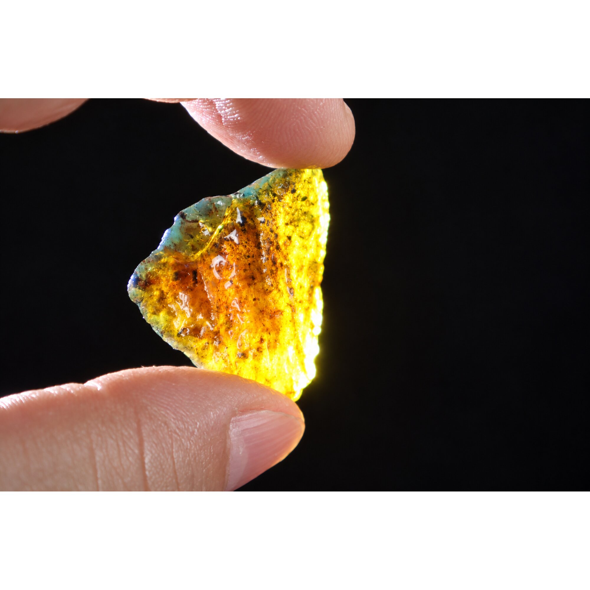 Authentic sky blue rough specimen Dominican amber 35mm – photo 8