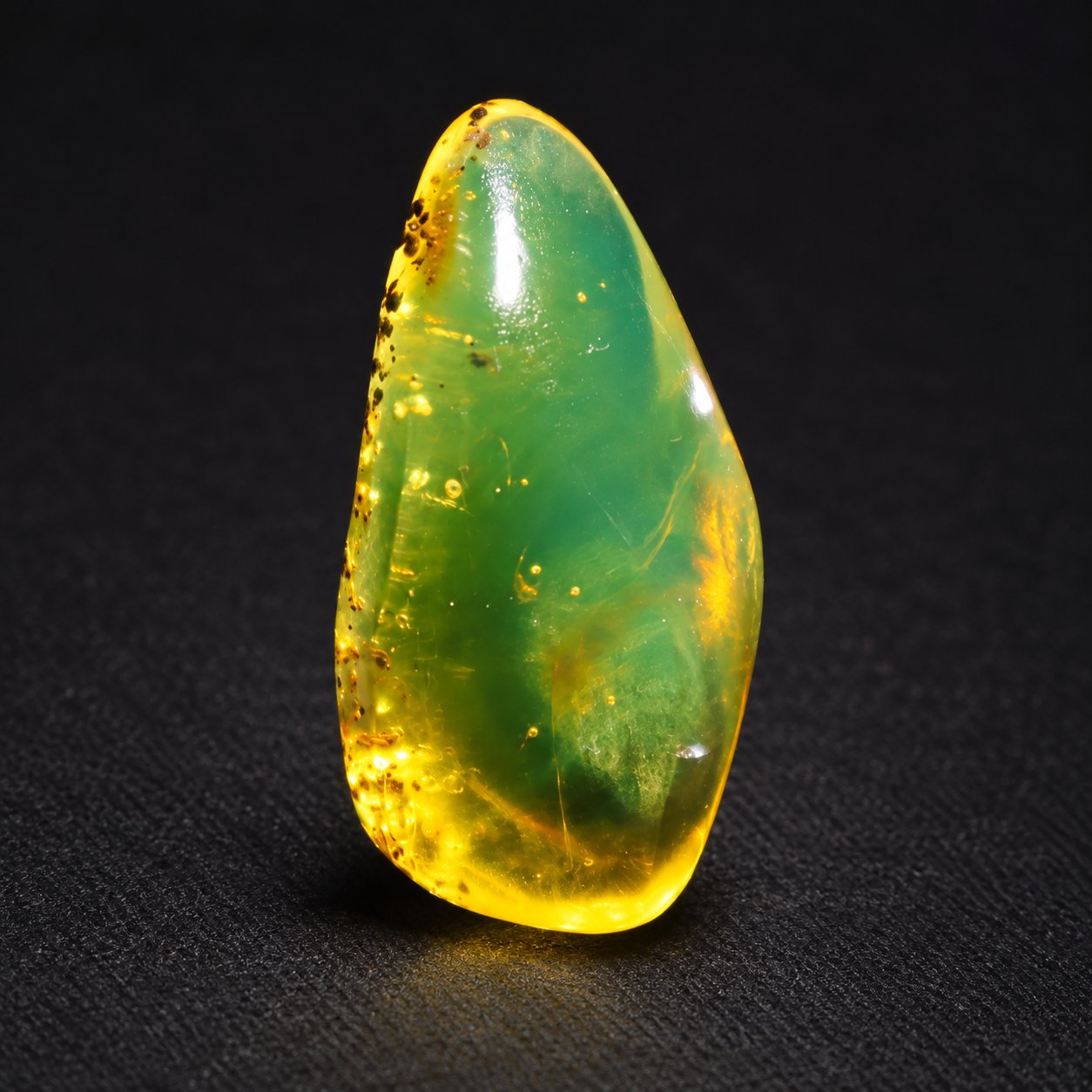 Authentic yellow green polished Dominican amber 35mm – photo 13
