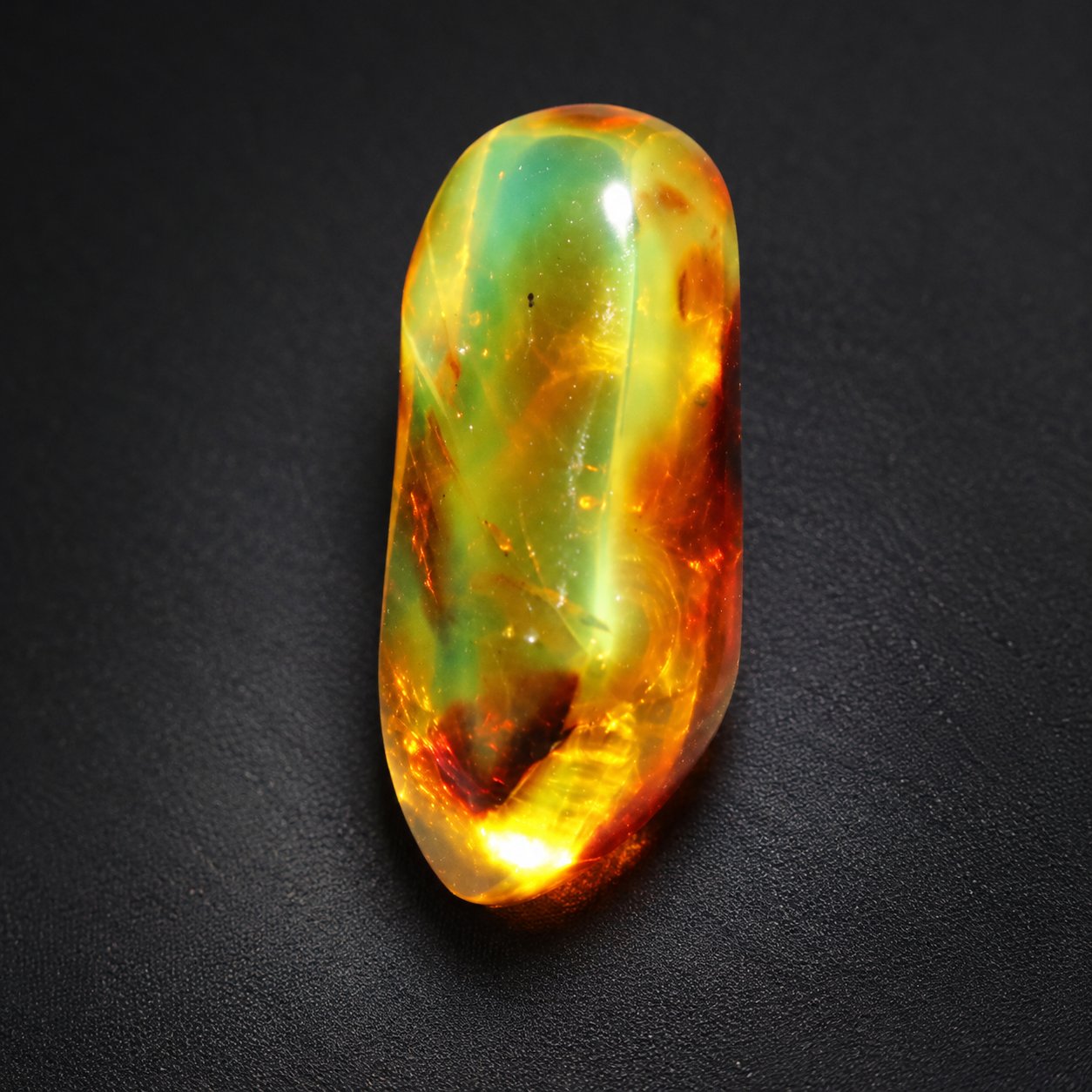Real dark green polished Dominican amber 35mm – photo 13
