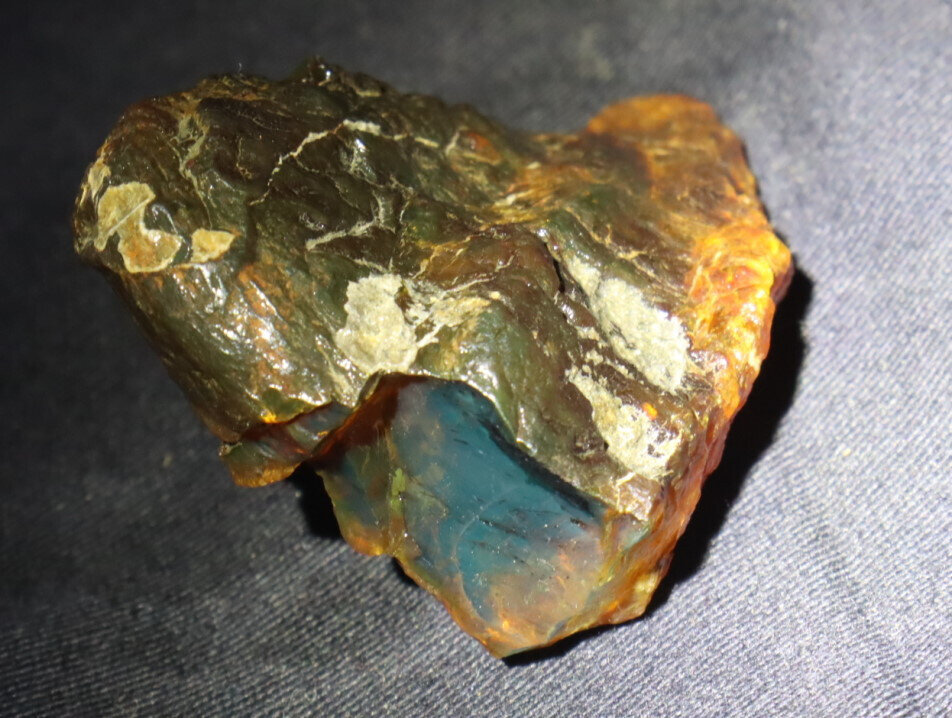 Outstanding Natural Dominican Clear Deep Blue Amber Rough Specimen 59mm 21g – photo 8