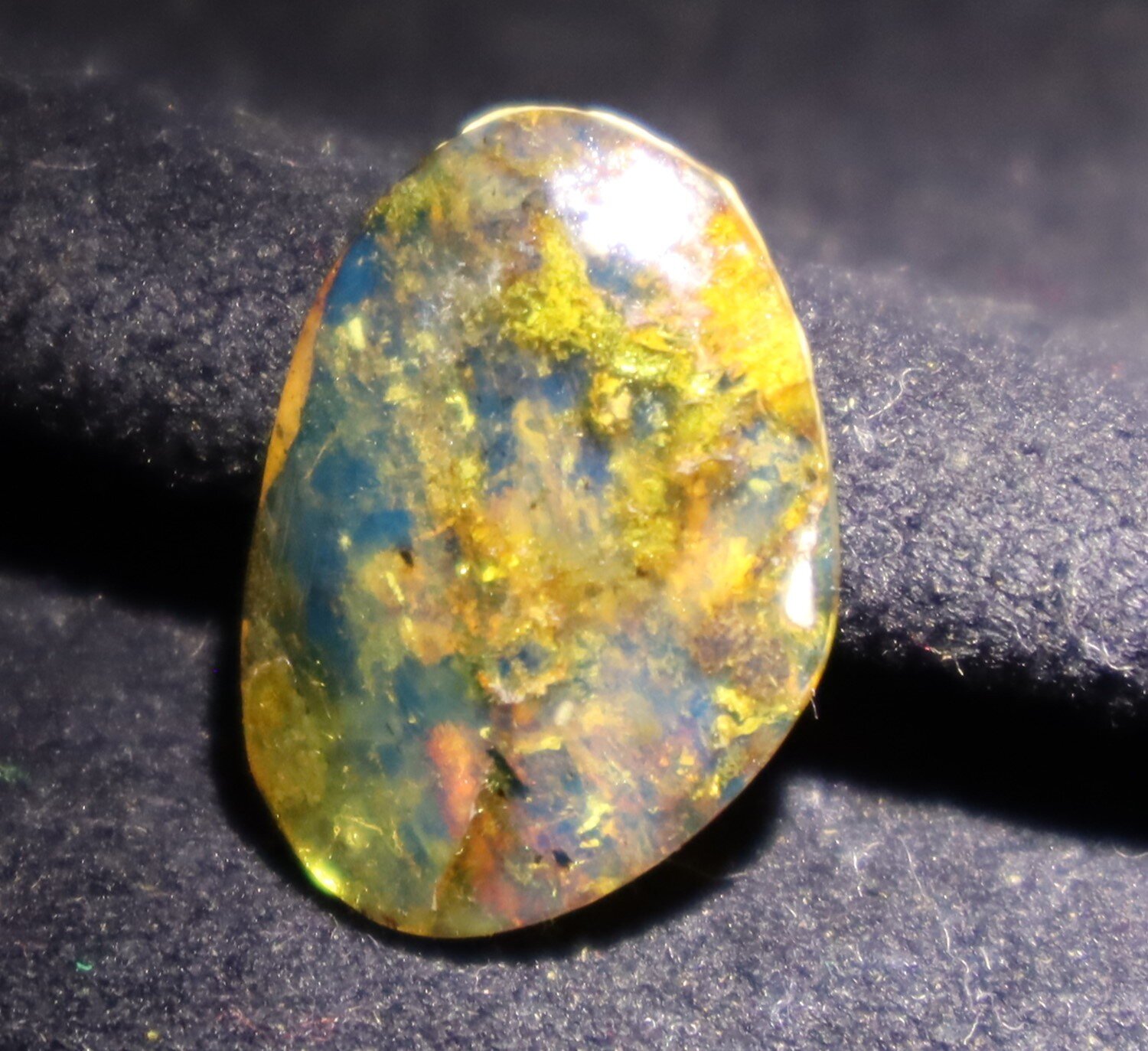Beautiful Natural Dominican Translucent Yellow Blue Amber Polished Stone 18mm – photo 6