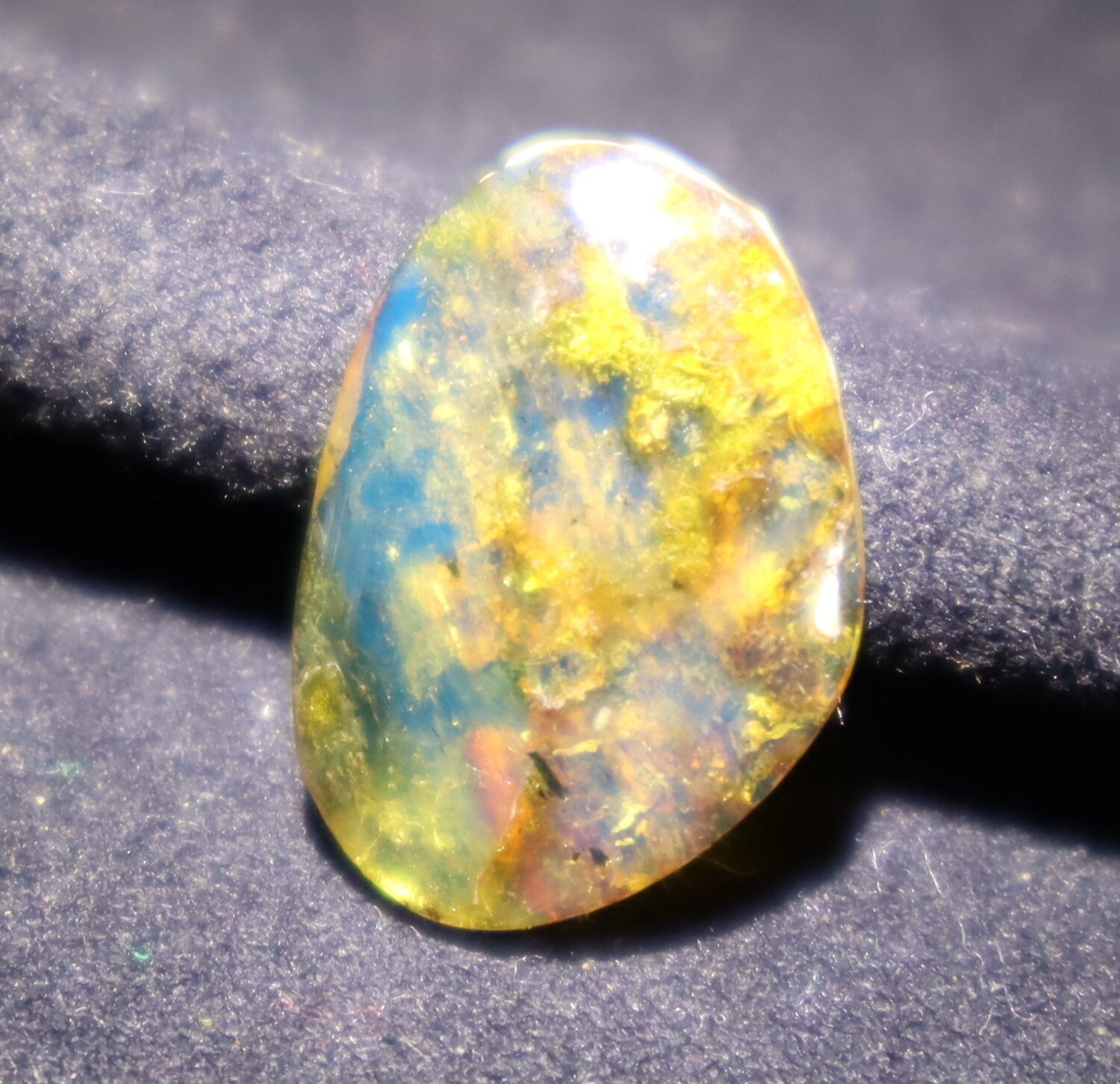 Beautiful Natural Dominican Translucent Yellow Blue Amber Polished Stone 18mm – photo 7