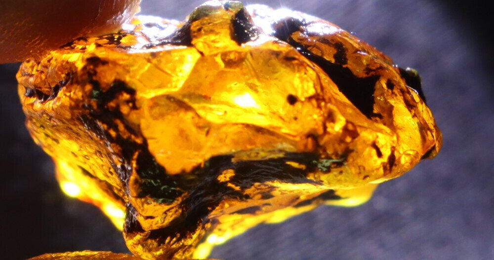 Exquisite Natural Dominican Crystal Clear Sky Blue Amber Rough Specimen 40mm 8g – photo 4