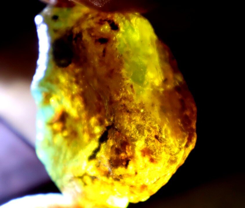 Charming Natural Dominican Clear Yellow Blue Amber Rough Specimen 41mm 18.2grams – photo 5