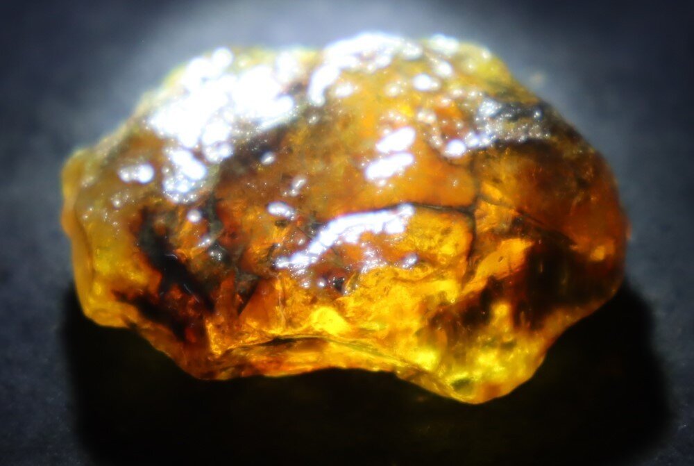 Exquisite Natural Dominican Clear Deep Yellow Amber Rough Specimen 37mm 8.6g – photo 11