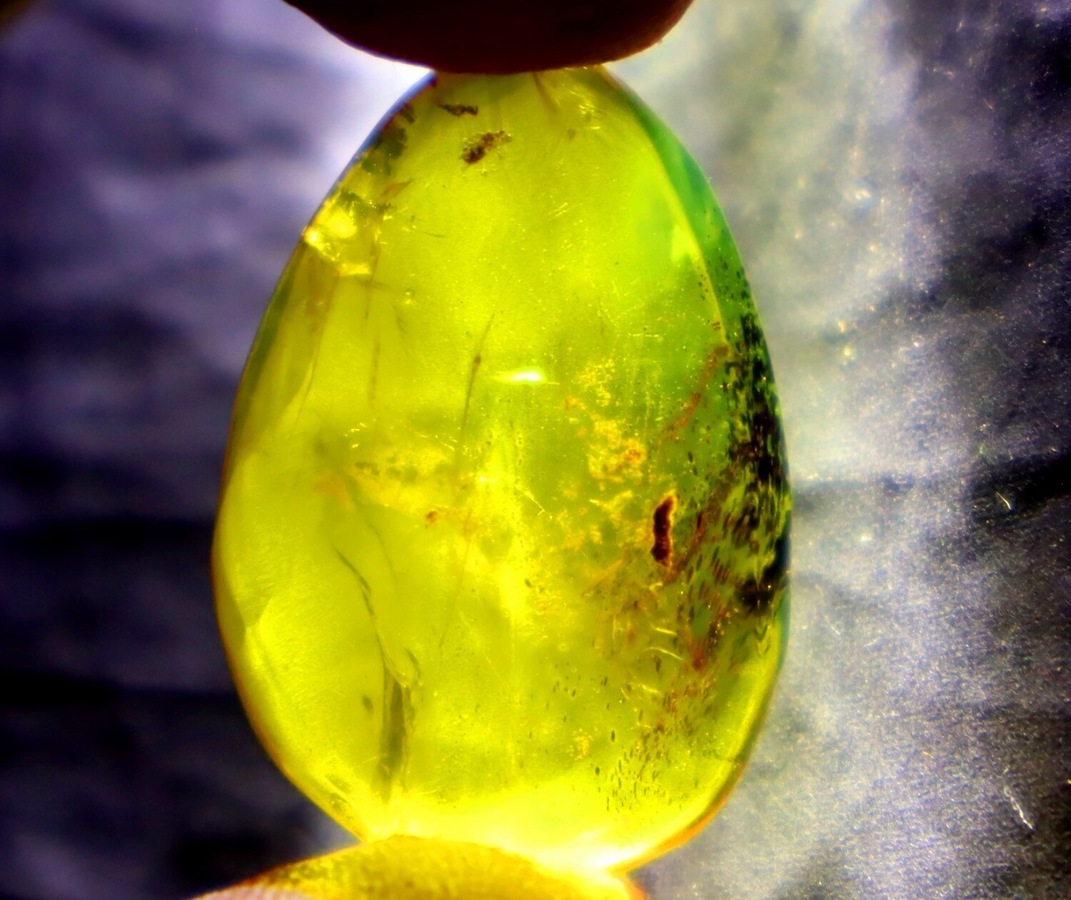 💠 Natural Dominican Clear Golden Green Amber Polished Stone (28 mm) – photo 5