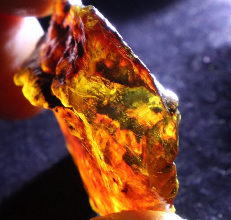 Exquisite Natural Dominican Crystal Clear Sky Blue Amber Rough Specimen 47mm 13g – photo 5